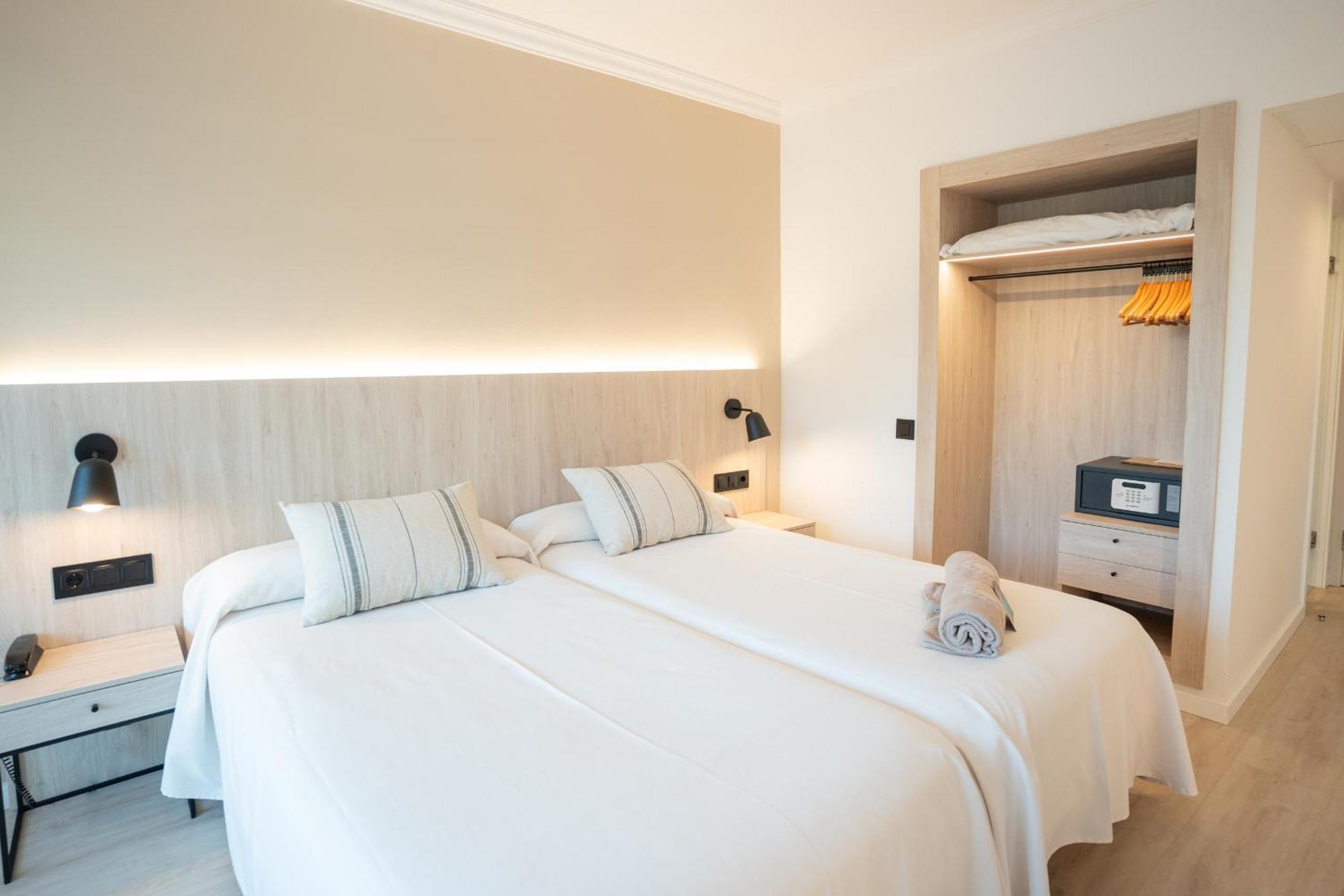 Twin Room with Front View